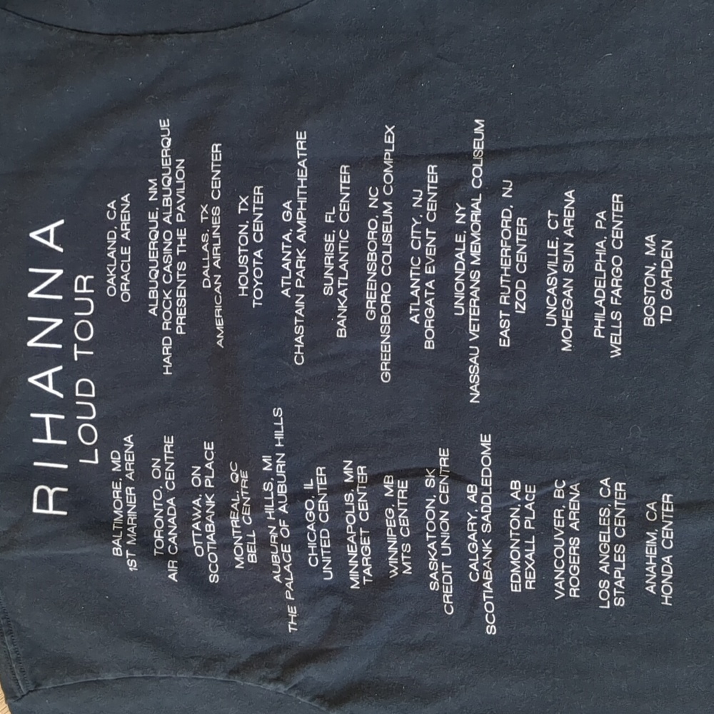 Rihanna loud tour shirt women's size Large - Picture 4 of 9